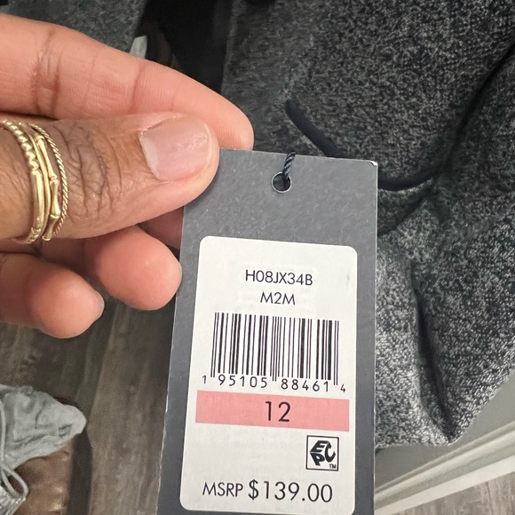 Blazer - Picture 3 of 7